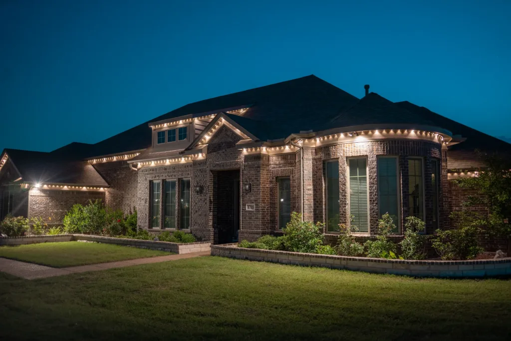 Bosso Smart Lighting warm white permanent lights on brick home